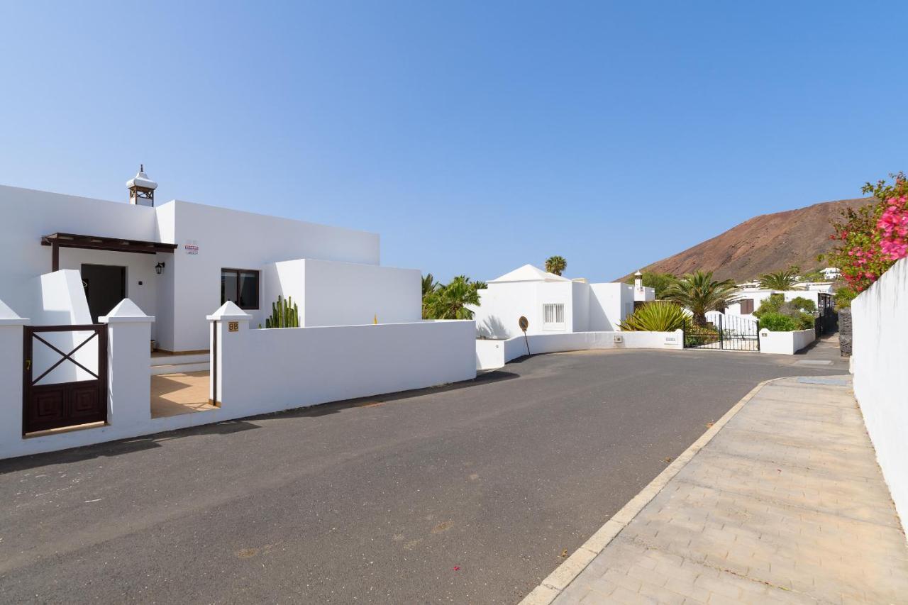 Vista Lobos Entre Volcanes Y Oceano Playa Blanca  Exterior foto